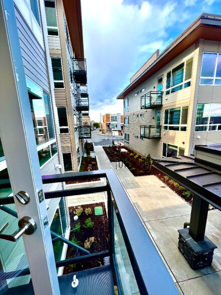 Building Photo - 2330 Yakima Ct