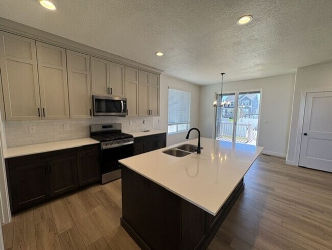 Building Photo - 2808 W 2720 N