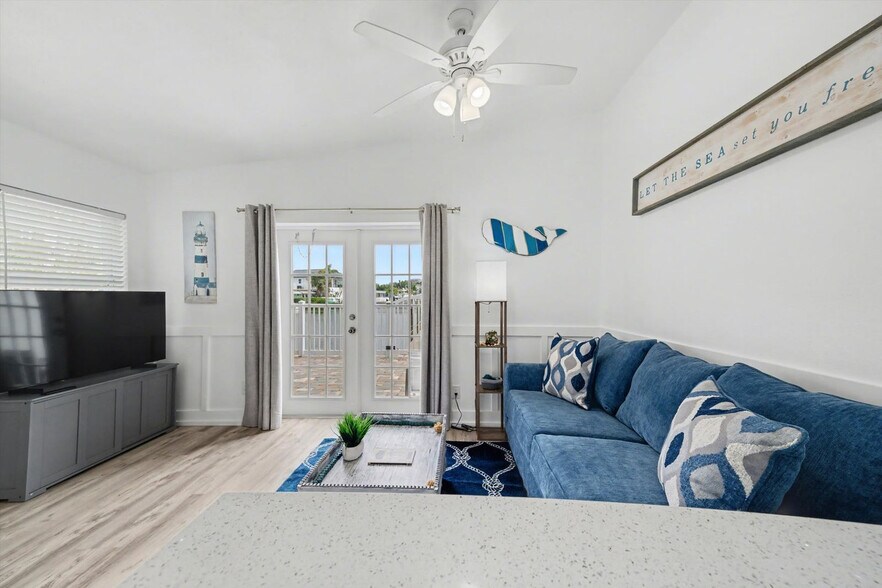 Building Photo - 711 E Gulf Blvd