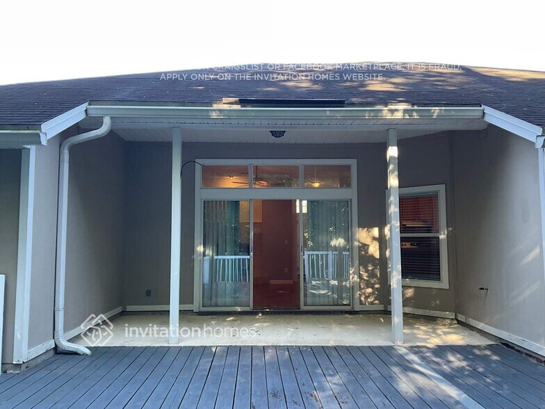 Building Photo - 14091 Summer Breeze Dr E