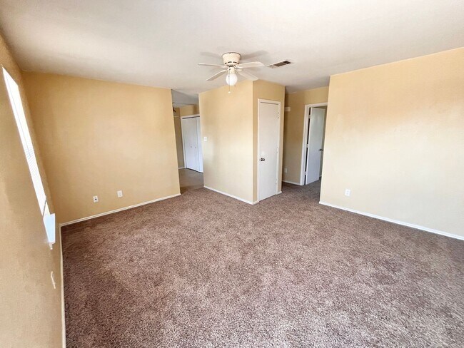 Building Photo - 1703 Benttree Dr Unit C
