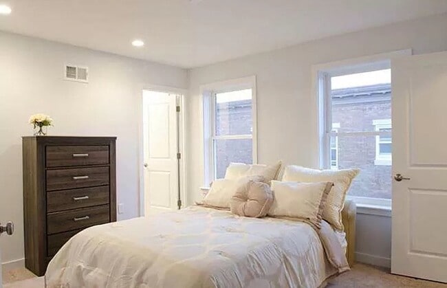 Building Photo - 2991 Livingston St