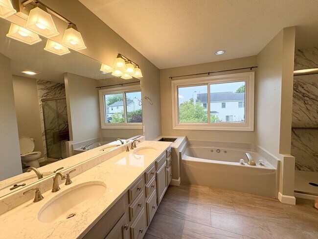 Building Photo - Stunning 5-Bedroom Home in Eagle Crest subdivision