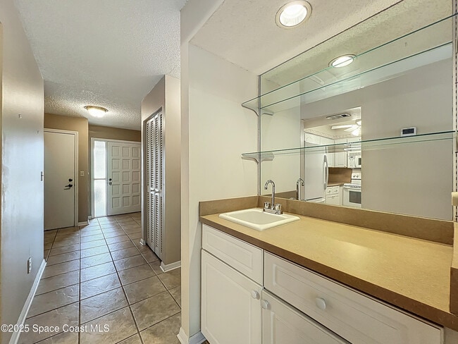 Building Photo - 330 Markley Ct