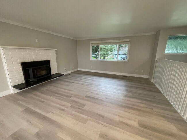 Building Photo - ***PENDING APPLICATION***Gorgeous 4 Bedroom Home In Desirable West Beach Area!