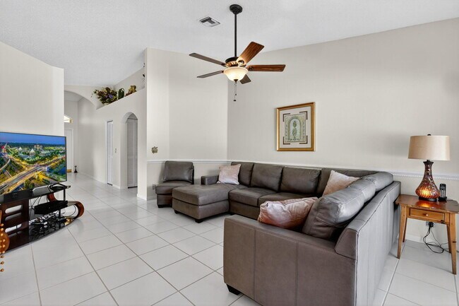 Building Photo - 1520 S Club Dr