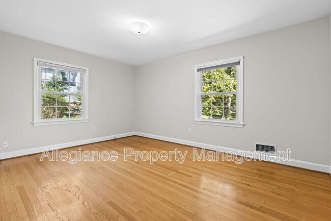 Building Photo - 3548 N Valley St