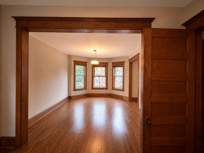 Building Photo - 202 N Marion St