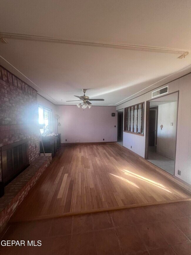 Building Photo - 5017 McCormick Ln