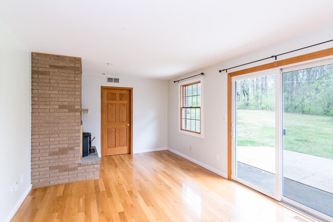 Building Photo - 6868 Crane Rd