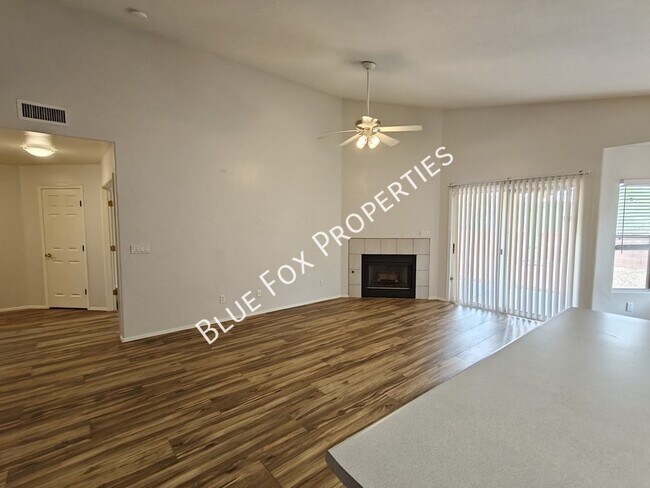 Building Photo - 710 W Calle Alta Loma