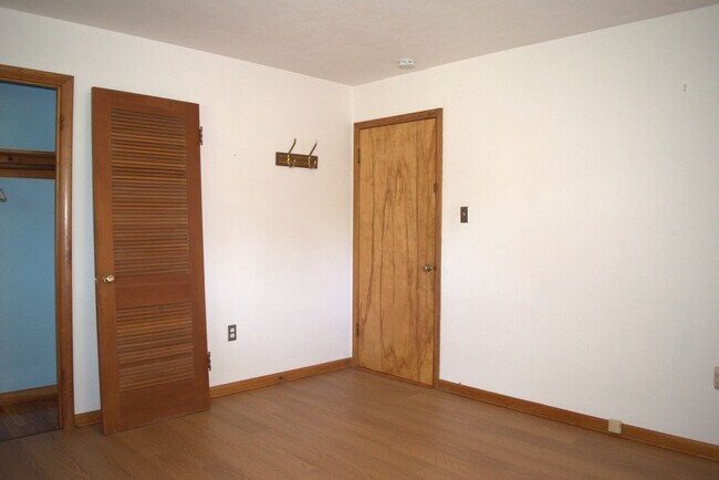 Building Photo - Marvelous 4 Bed 2.5 Bath House In Quarry H...