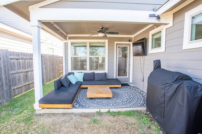 Building Photo - 8215 McKamy Dr