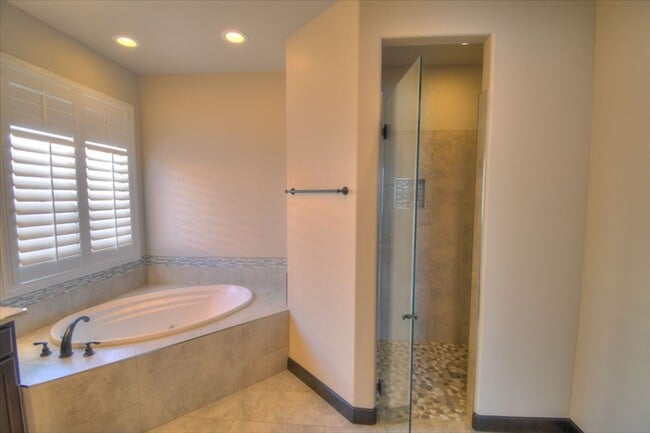 Building Photo - Meriposa Masterpiece