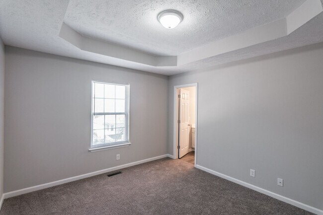Building Photo - 4 bedroom Home Sumner County Schools