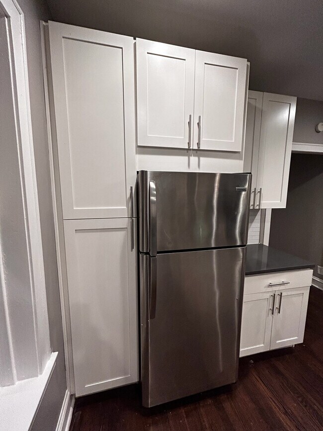 Building Photo - 5653 N Talman Ave