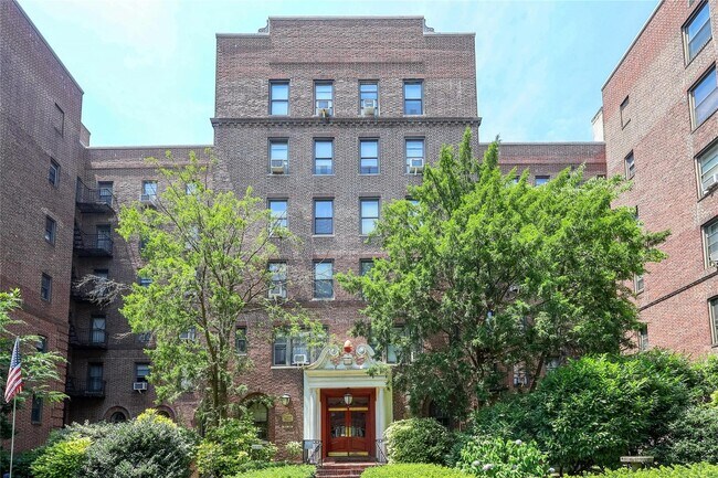 Building Photo - 83-80-83118 118th St