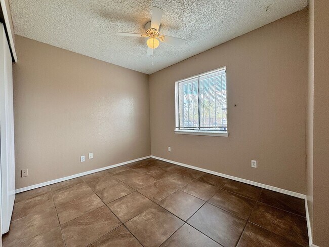 Building Photo - Northeast El Paso 3 Bed Refrig A/C with Pool!