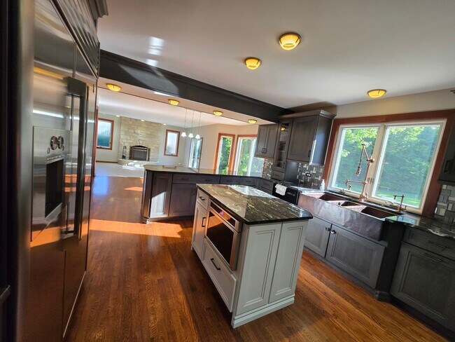 Building Photo - 25805 N Arrowhead Dr