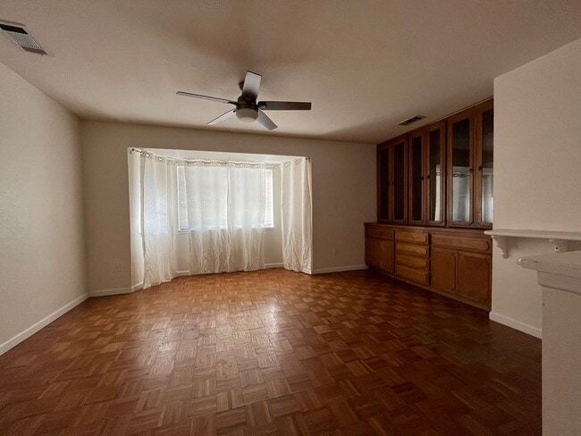 Building Photo - 3 bedroom 2.5 bath Home with a Bonus Room ...