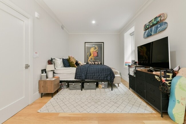 Building Photo - 232 Clarendon St