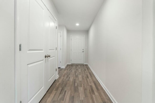 Building Photo - 610 Riverwalk Cir