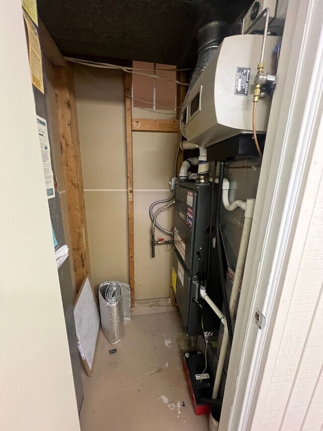 Building Photo - Spacious Family Home in Highland High School Area – Pocatello, ID!