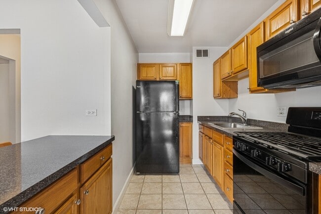 Building Photo - 4920 N Marine Dr