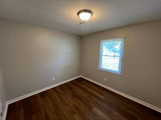 Building Photo - 14005 Glenview Dr SW