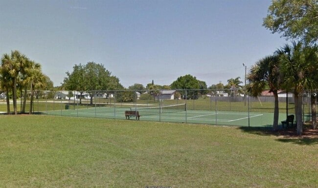 Building Photo - 5439 Kenwood Dr