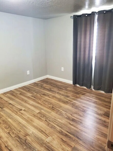 Building Photo - 224 E Graves Rd