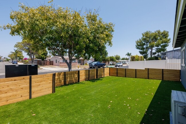 Building Photo - Welcome to your new home in the vibrant Ba...