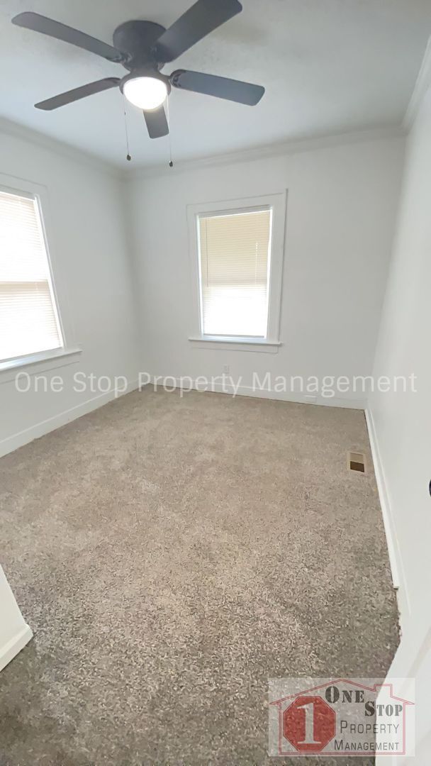 Building Photo - 3 Bedroom 2 Bathroom home in Kansas City!