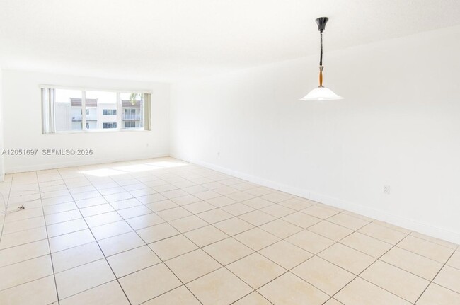 Building Photo - 6950 Miami Gardens Dr