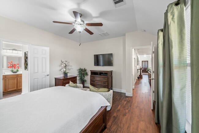 Building Photo - 25803 Orchard Knoll Ln