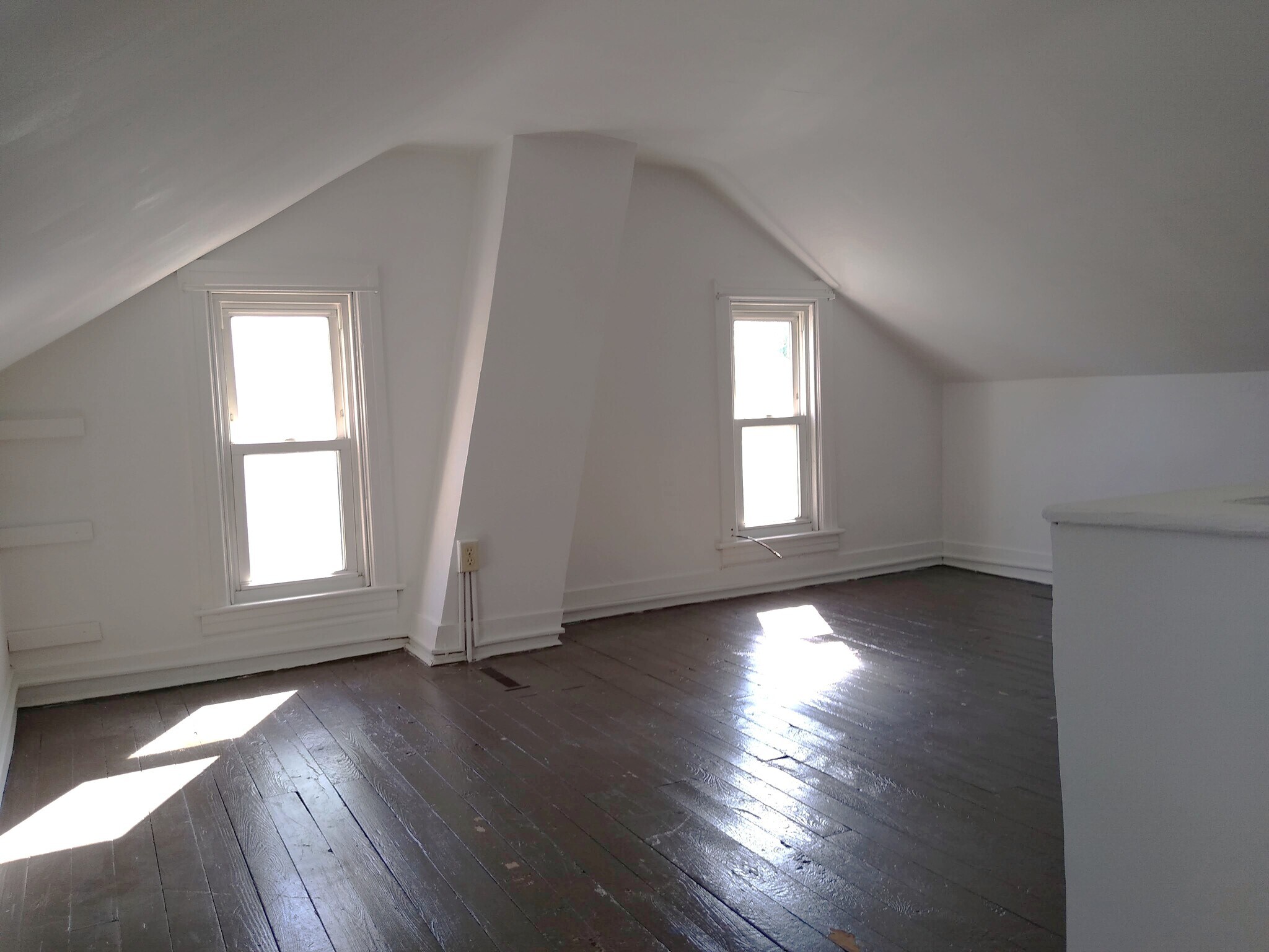 3rd Fl Bonus Room - 513 Hanover St