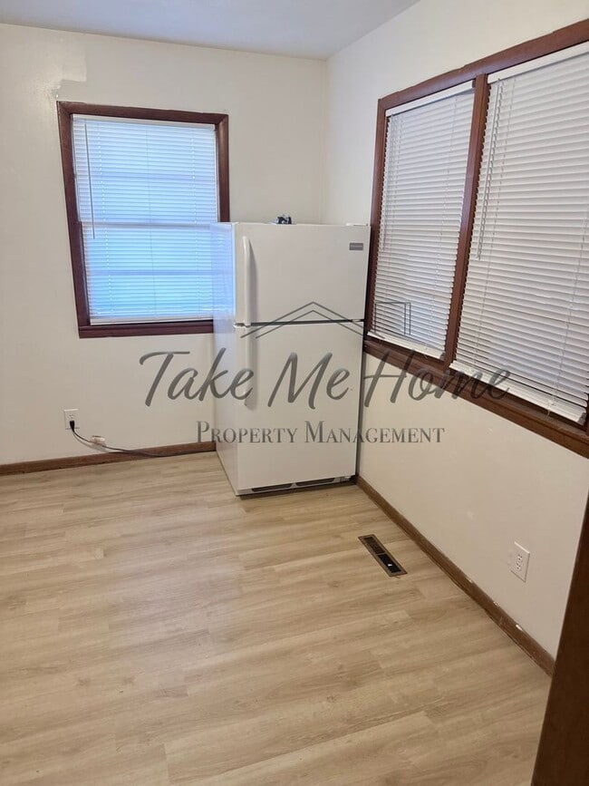 Building Photo - Charming 2-Bed, 1-Bath Home for Rent in All-Brick Fourplex