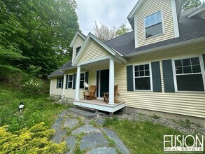 Building Photo - Beautiful, Spacious, Private Four Bedroom ...