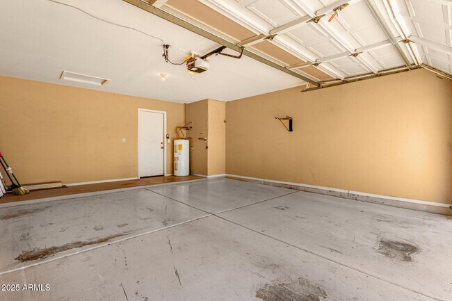 Building Photo - 2412 E Wescott Dr