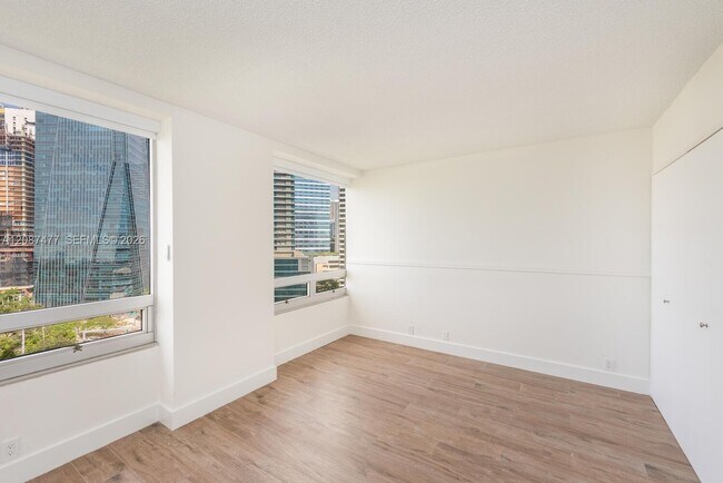 Building Photo - 1541 Brickell Ave