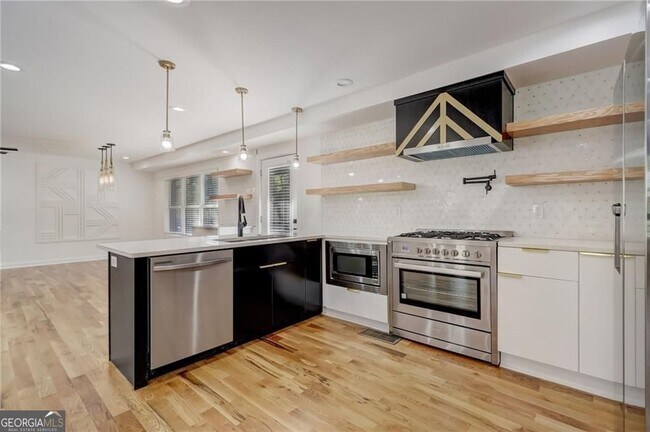 Building Photo - 3202 Kingsdale Dr SW