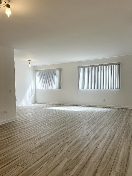 Building Photo - 1849 S Bentley Ave