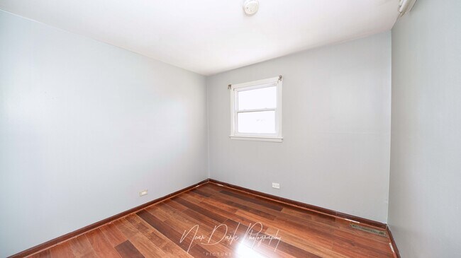 Building Photo - 7913 N Nordica Ave