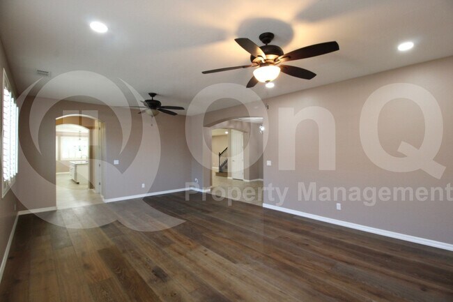 Building Photo - 2872 E Redwood Pl