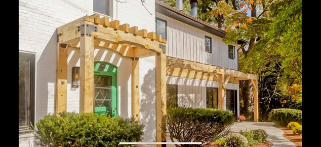 Building Photo - 75 Pine St