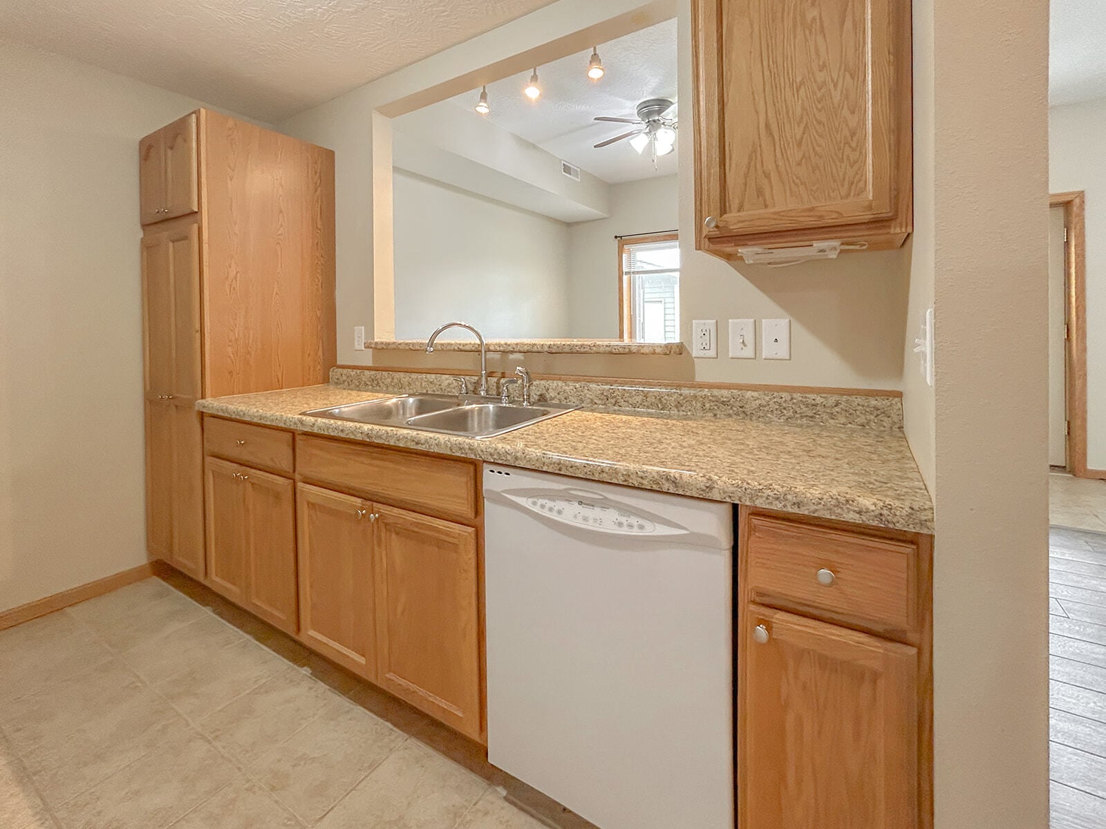 Building Photo - 101 E Rose St