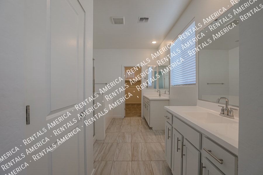 Building Photo - 17717 W Cassia Way