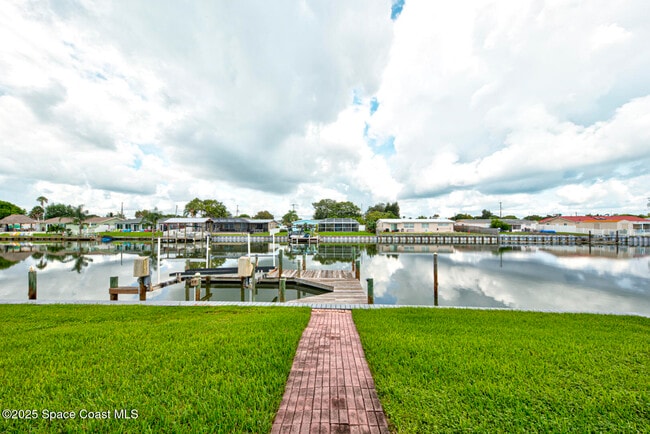 Building Photo - 1065 Molaki Dr
