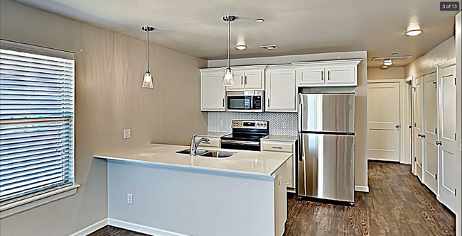 Building Photo - 405 Summit Ridge Dr
