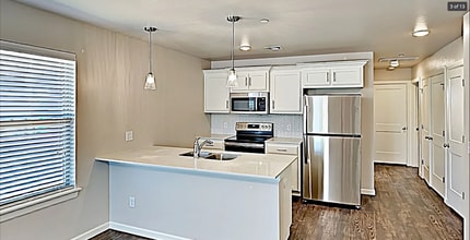 Building Photo - 407 Summit Ridge Dr